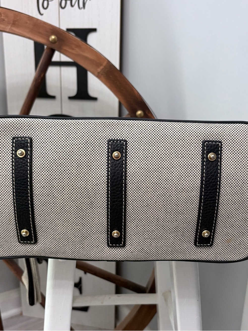 🖤 Dooney & Bourke Black and Cream Tan colored tote with coin bag & keyring 🖤 - Picture 5 of 11